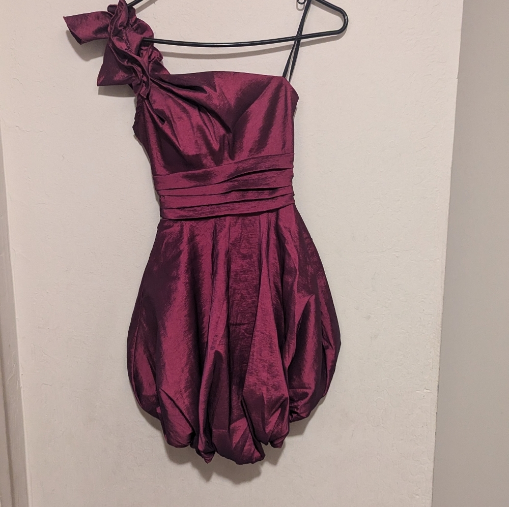 La Scala Elegant One-Shoulder  bubble dress purple size small